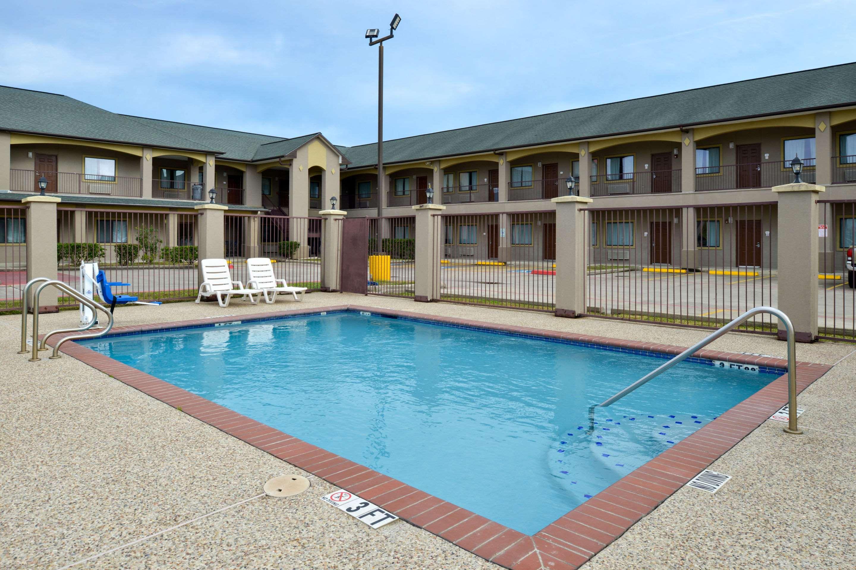 Econo Lodge Inn & Suites Port Arthur Near Sabine Pass Buitenkant foto